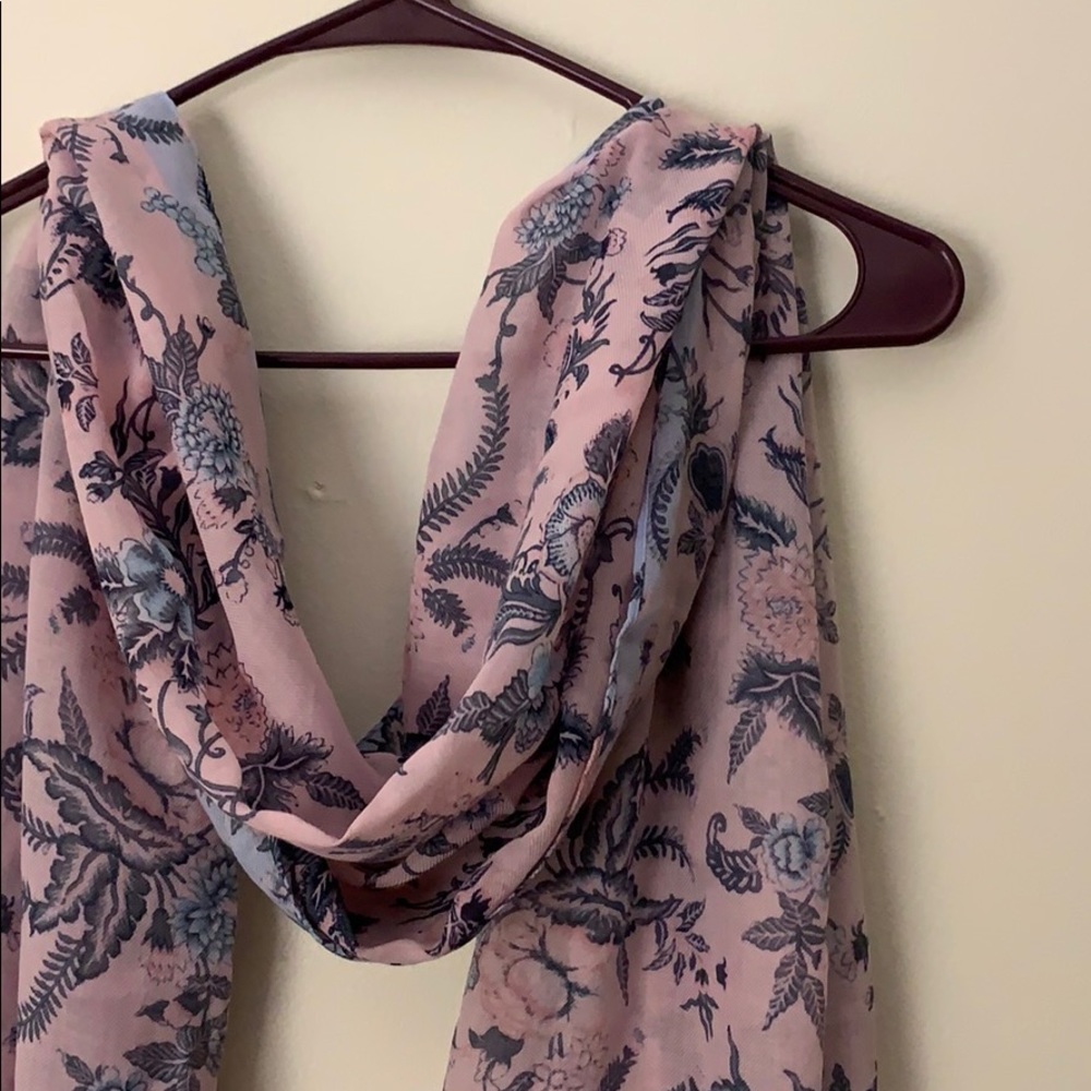 LOFT scarf